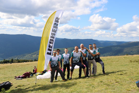 Des maillots pour des parapentistes